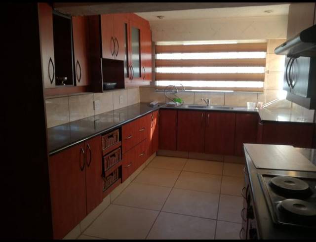 3 BEDROOM HOUSE FOR SALE IN TOEKOMSRUS